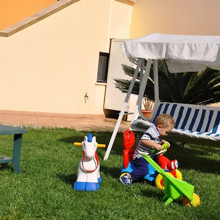 Erminia - Free Parking E Mare Vicino 4* פרזיצ'ה