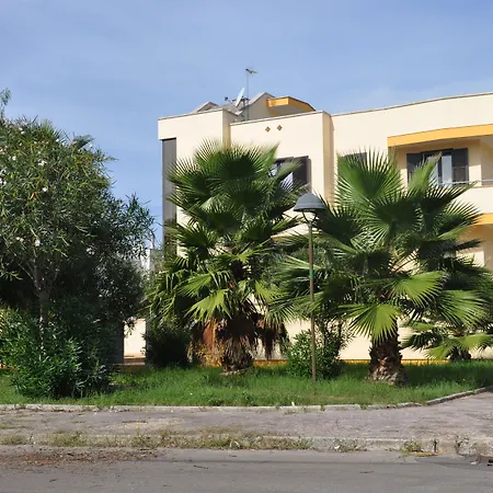 Erminia - Free Parking E Mare Vicino 4* פרזיצ'ה