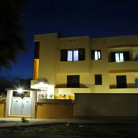 Erminia - Free Parking E Mare Vicino 4* פרזיצ'ה